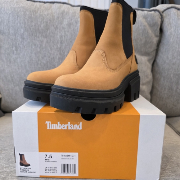 Timberland Women's Everleigh Chelsea Boot Wheat - Picture 2 of 4